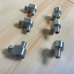 Custom AI liquid cooling connectors