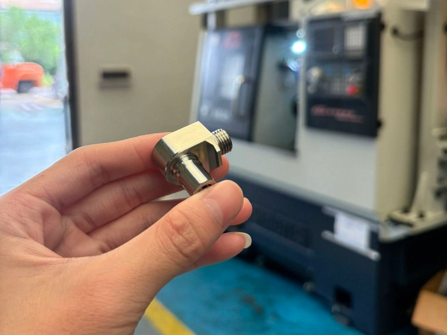 CNC machined AI liquid cooling connectors